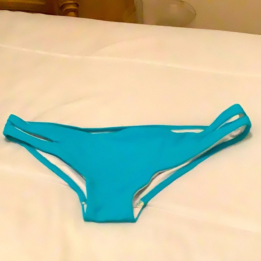 TOP melon bikini bottom size L turquoise splits in hip straps in great shape 🌴